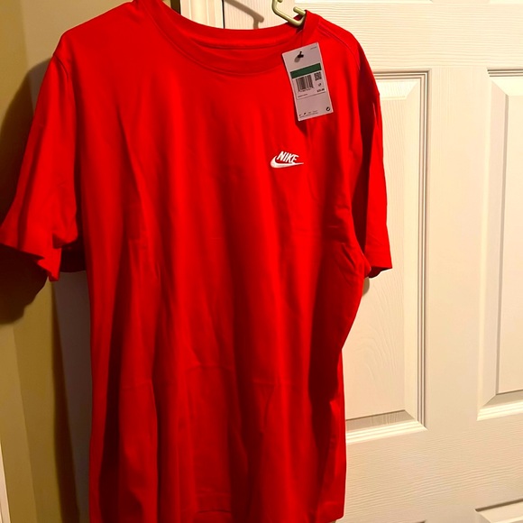 Nike Tee - Picture 1 of 2